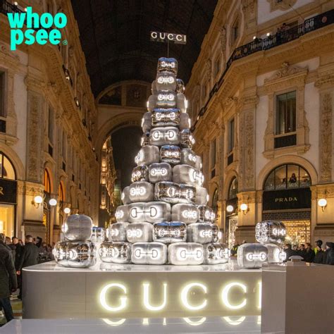 albero natale gucci milano|Perché l’albero di Gucci in Galleria a Milano sta.